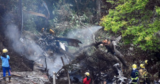Copertina di India, precipita elicottero militare: 13 morti. Tra di loro anche il capo di Stato Maggiore della Difesa e la moglie