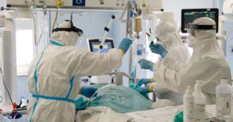 Covid, il report sugli ospedali sentinella: “Ricoverati non vaccinati aumentati del 46%: in rianimazione il 71% pazienti sono no vax”