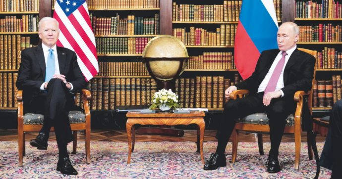Copertina di Chiacchiere e distintivi: pareggio tra Biden e Putin