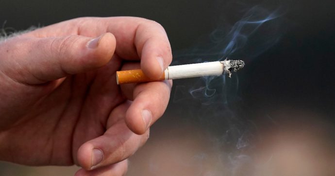Nuova Zelanda, il tabacco sarà illegale per i più giovani: “Vogliamo evitare che la gente inizi a fumare”. Ecco il piano SmokeFree 2025