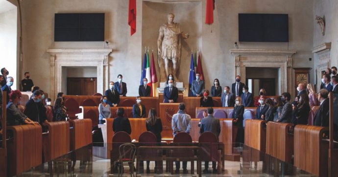 Roma, Gualtieri assume 27 manager: al Comune amici e “trombati” Pd