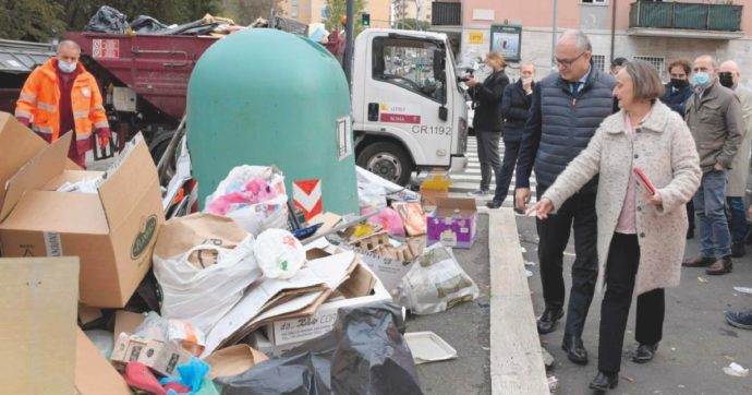 Gualtieri non vuole la discarica in città. Ma non è la Raggi e Zingaretti lo salva