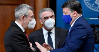 Copertina di Cisl in piazza per sostenere Mario Draghi, contro Cgil e Uil