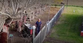 Copertina di Visoni, abbiamo ripreso un allevatore senza mascherina: un pericolo per la salute pubblica