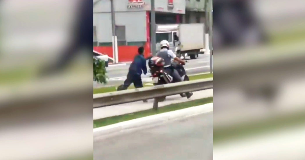 Poliziotto ammanetta un uomo alla propria moto e lo costringe a corrergli dietro lungo la strada: polemiche in Brasile – Video