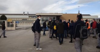 Copertina di Ancona, procedura di licenziamento collettivo alla Caterpillar di Jesi: colpirà 270 lavoratori. “Doccia fredda, nessun preavviso”
