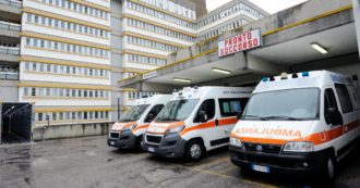 Il Covid manda di nuovo i Pronto soccorso in affanno. “Gli ospedali faticano a ricoverare pazienti in 36 ore”. Sardegna vicina al collasso, criticità in altre 3 Regioni