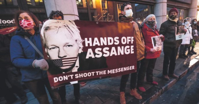 Copertina di Assange e l’estradizione in Usa. Londra decide il suo destino