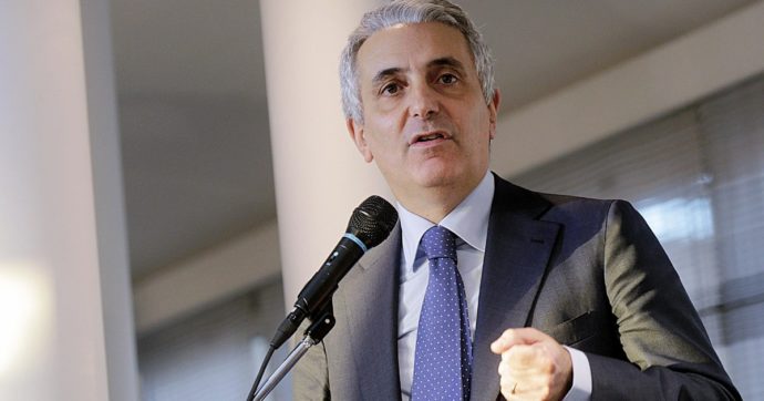 Quagliariello: “Berlusconi, basta shopping o ti molliamo”