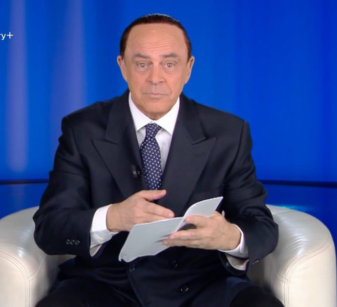 Crozza-Berlusconi per il Quirinale è pronto ad ogni trasformazione: “Se resto me stesso chi vuole che mi voti?”