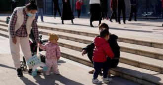 Copertina di Parti gratuiti e preservativi tassati: il piano della Cina contro il calo delle nascite