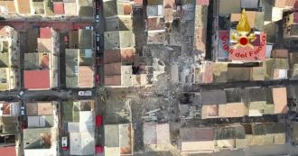 Copertina di Crollo ed esplosione a Ravanusa, le immagini dall’alto dell’area: 100 vigili del fuoco impegnati nei soccorsi tra le palazzine crollate (video)