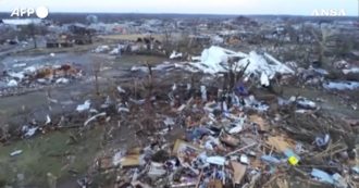 Copertina di Tornado in Kentucky, Mayfield rasa al suolo: le immagini dall’alto sono impressionanti. 83 i morti accertati per il maltempo
