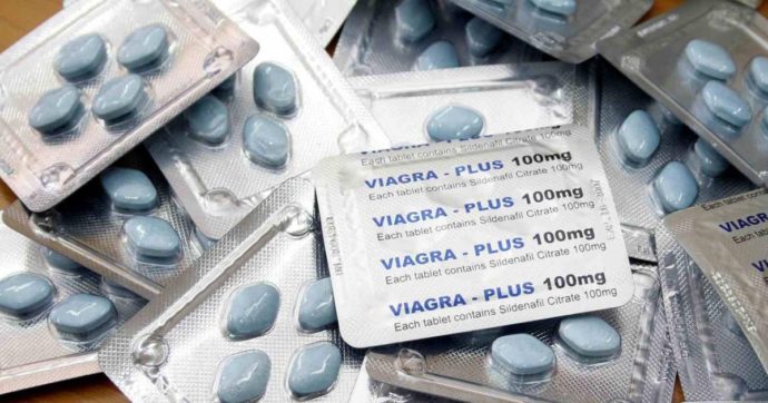 Il Viagra compie 25 anni, l’esperto: “Adesso ci sono le protesi al pene”