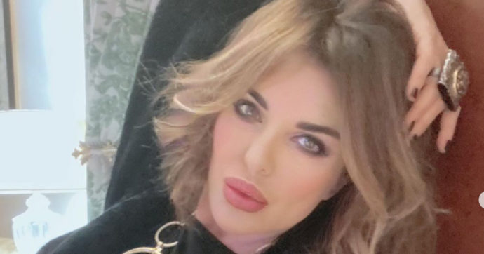 Alba Parietti rispolvera le foto del passato: “Non esisteva Photoshop ed eravamo belli ugualmente”. Ecco chi c’era accanto a lei