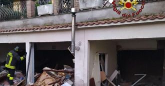 Copertina di Roma, esplosione in una villetta: 80enne estratta dalle macerie. Nel garage trovate due bombole