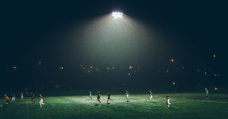 Copertina di “No coach”, storie di abusi nel mondo dello sport: quando il mostro è nella tana dei bimbi