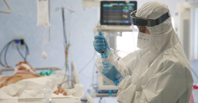 Covid, il Veneto si prepara a sospendere gli interventi che prevedono l’uso della terapia intensiva: la circolare agli ospedali