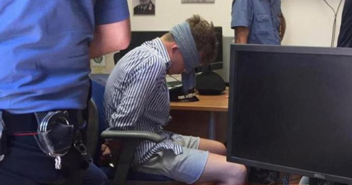 Foto di Hjorth bendato, carabiniere a processo