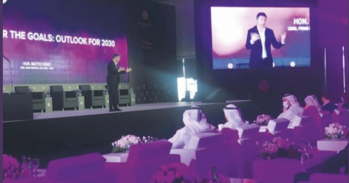 Renzi show in Arabia: “Servono emozioni, io tornerò al governo”