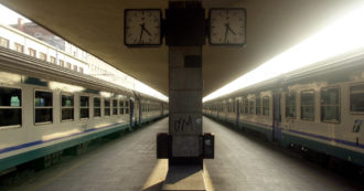 Copertina di Torino, macchinista travolto da un treno: muore sul lavoro a poche settimane dalla pensione. Sindacati: “Chiarezza sull’incidente”