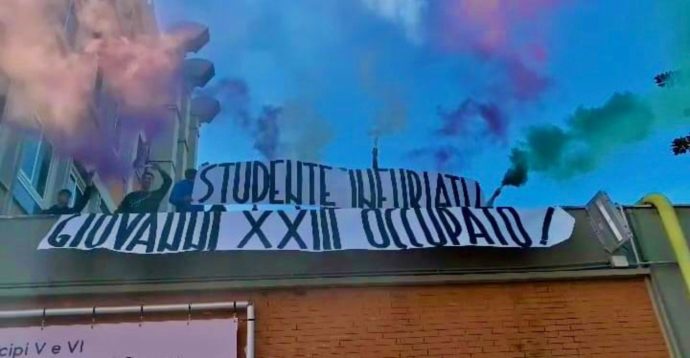 Il grido disperato degli studenti, ignorato da politica e media