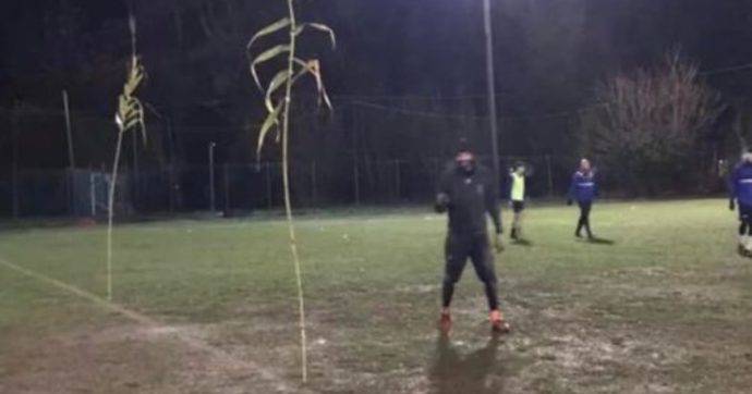 Domeniche Bestiali – A Rimini mancano le porte? Ecco che spuntano le canne al vento. E in Paraguay il Var interviene prima dell’inizio