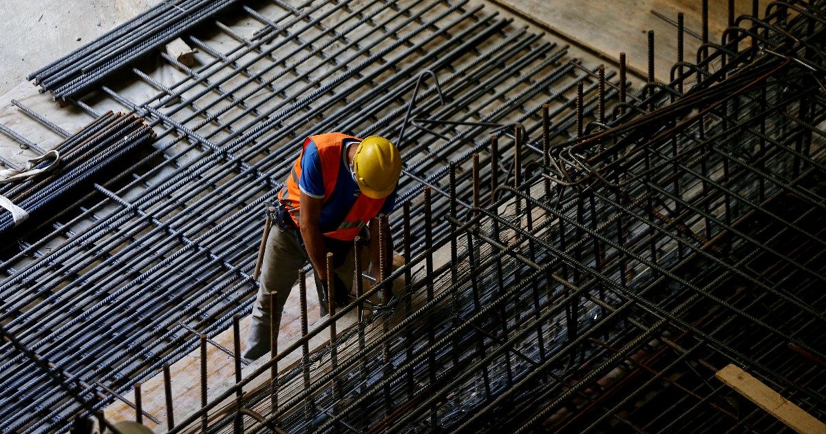Imprese in fuga dagli appalti pubblici: il caro materiali mette a rischio l’attuazione del Recovery. I sindaci: “Usare parte dei prestiti per far fronte agli aumenti”