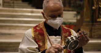 Copertina di Si è sciolto il sangue di San Gennaro dopo una giornata di preghiere: è il miracolo di dicembre
