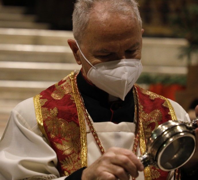 Si è sciolto il sangue di San Gennaro dopo una giornata di preghiere: è il miracolo di dicembre