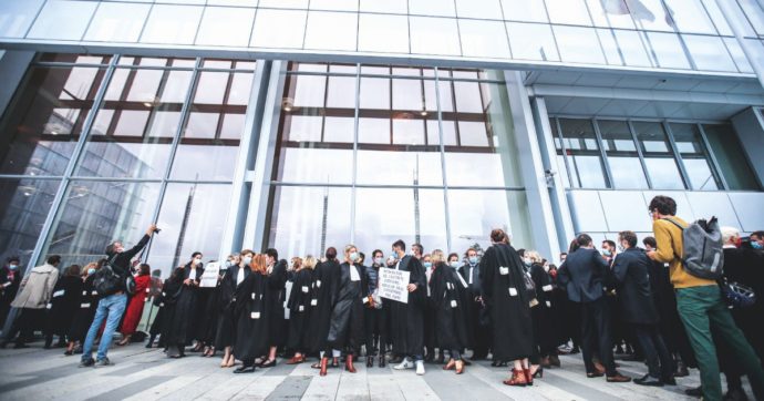 La giustizia non funziona. Ma Macron fa spallucce