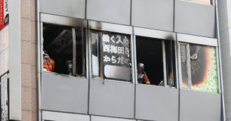 Copertina di Giappone, rogo doloso distrugge una clinica medica nel centro di Osaka: almeno 19 i morti