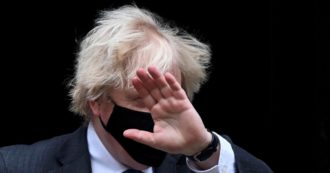Copertina di Regno Unito, Boris Johnson alleggerisce le misure anti Covid. Ma in Inghilterra un sesto delle strutture ospedaliere è in emergenza