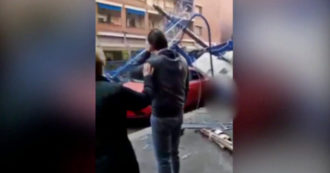 Torino, la disperazione e le lacrime dei testimoni subito dopo il crollo della gru: “Non si può morire così” – Video