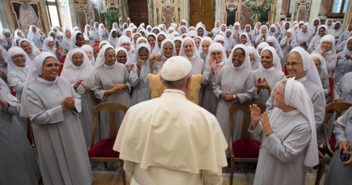 Abusi e sfruttamento delle suore, le denunce già dal 2018 ma nella Chiesa non è cambiato nulla. Nonostante i richiami di Papa Francesco