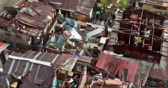 Copertina di Filippine, edifici e case distrutte al passaggio del tifone Rai: quasi 100 morti – Video