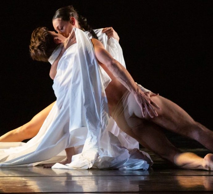 I “Romeo e Giulietta” di Sarajevo al Massimo di Palermo: “I danzatori hanno attacchi d’ansia, i suoni dei bombardamenti sono troppo per loro”