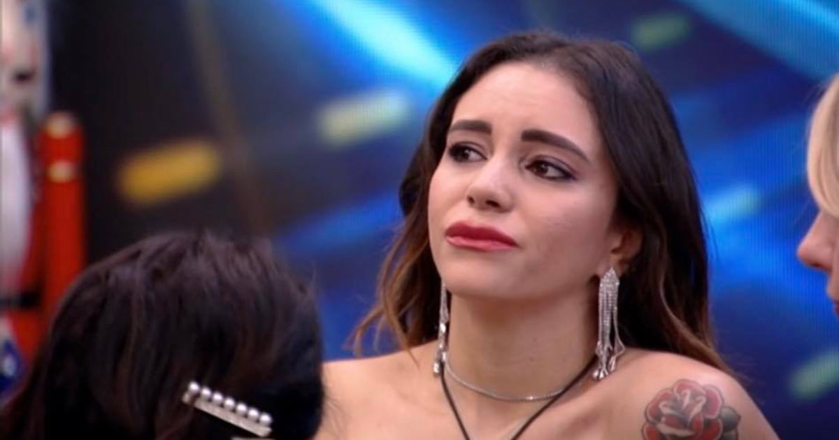 Grande Fratello Vip, Jessica Selassiè in lacrime: “Qui dentro siamo troppe donne, sto qui a scaldare il letto. Non sono stimolata”