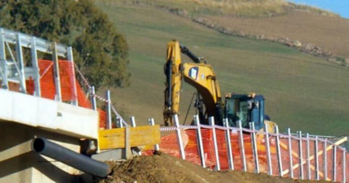 Restò paralizzato sul lavoro: il capo simulò incidente