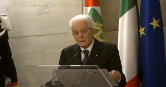 Mattarella saluta gli ambasciatori: “È l’ultima occasione in cui posso rivolgermi alla vostra comunità”. Standing ovation per il Presidente