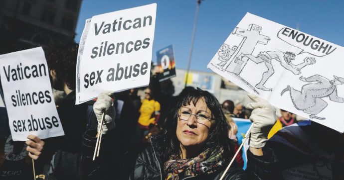 Copertina di Abusi, resa dei conti: il Papa indaga sulla Spagna