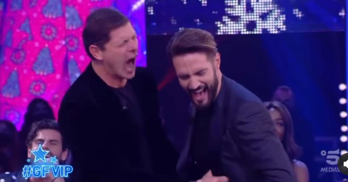 Grande Fratello Vip, rissa tra Aldo Montano e Alex Belli: “Le tue ex hanno più corna delle renne di Babbo Natale”. Interviene Alfonso Signorini: “Basta così”