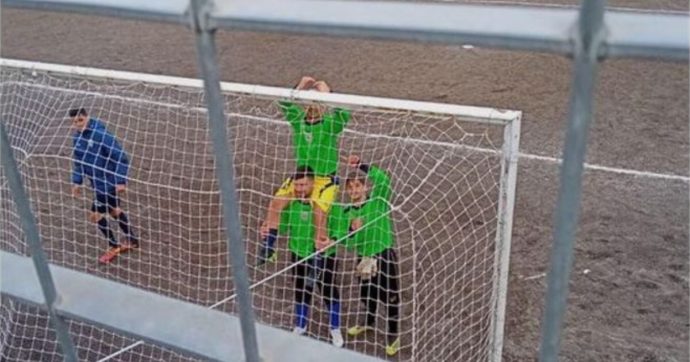 Domeniche Bestiali – Rimedi “caserecci” per riparare la rete. Sanificazione da Covid? Anche per i giocatori