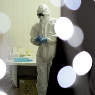 Copertina di Covid, esplode la quarta ondata: il Fatto di domani 24 dicembre