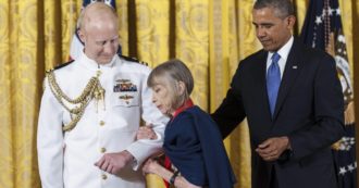 Copertina di Addio a Joan Didion, la scrittrice americana morta a 87 anni: fu pioniera del New Journalism