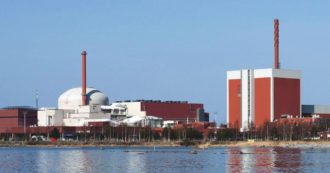 Copertina di Helsinki accende il nuovo reattore nucleare: 12 anni di ritardi, costi triplicati a 8,5 miliardi