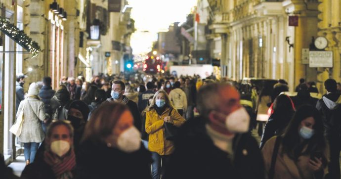 Green pass più breve e terza dose a 4 mesi. Omicron al 20%