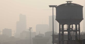 Copertina di Torna la nebbia in Pianura Padana. Il meteorologo Luca Mercalli: “Rispetto a 40 anni fa sono cambiati gli inquinanti che la causano”