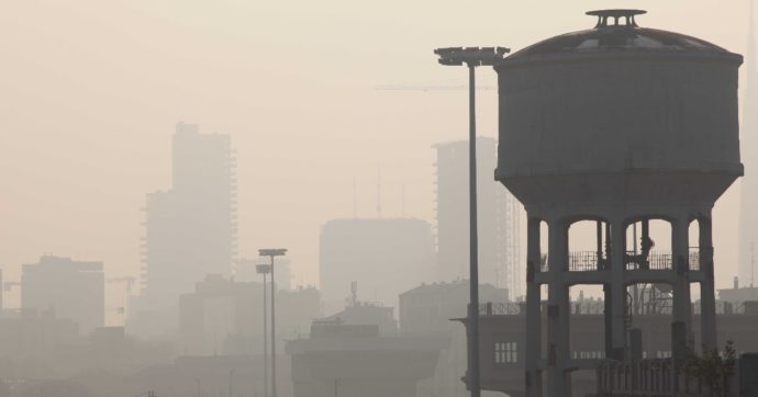 Torna la nebbia in Pianura Padana. Il meteorologo Luca Mercalli: “Rispetto a 40 anni fa sono cambiati gli inquinanti che la causano”