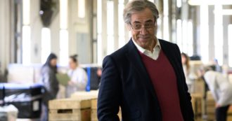 Copertina di Il capo perfetto, Javier Bardem un po’ cumenda anni ’70 un po’ killer di ‘Non è un paese per vecchi’ fa ridere e riflettere